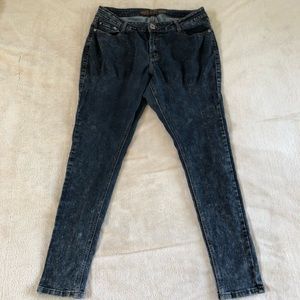 UWD Women’s junior Jeans Size 17